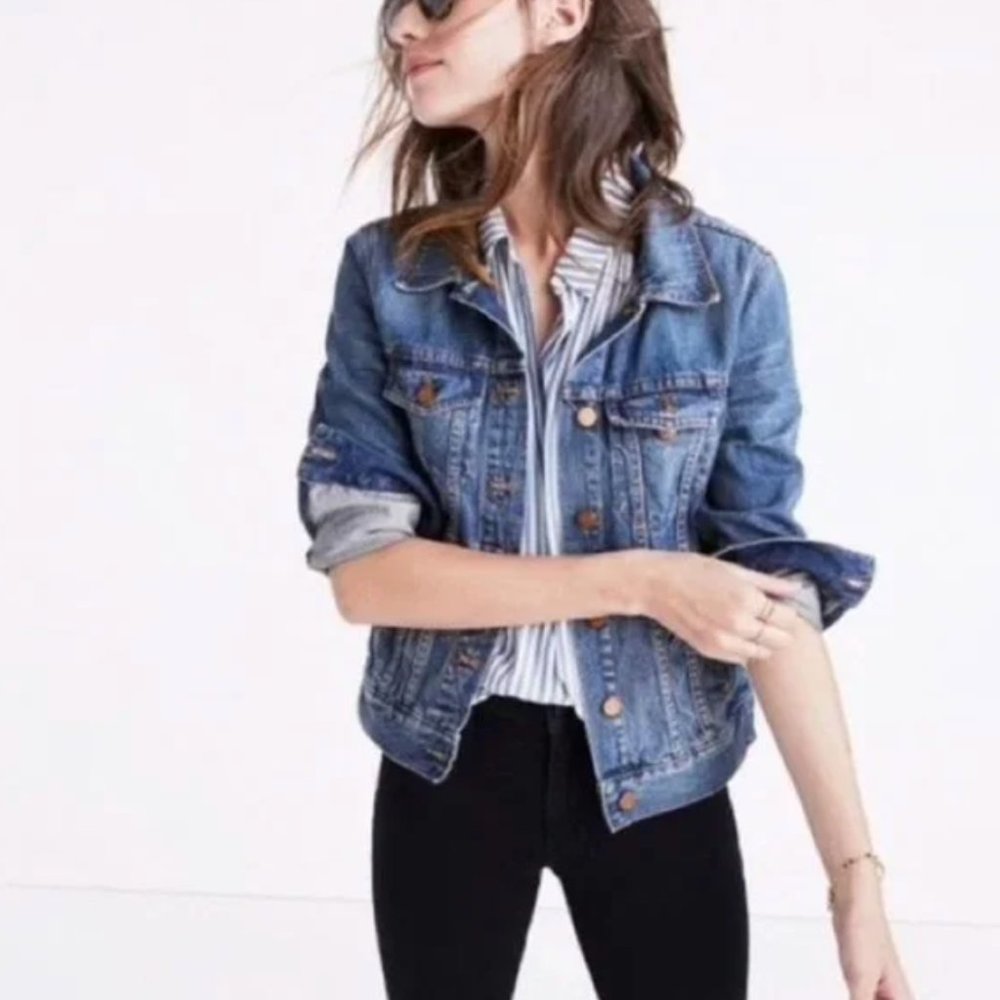 Madewell Denim Jacket in Medium Wash size small